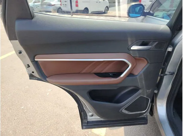 Car image 16
