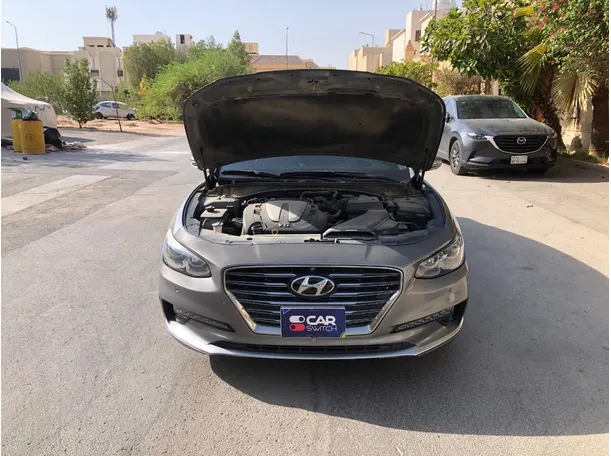 Car image 23