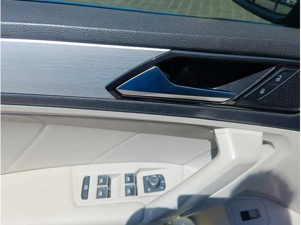 Car image 34
