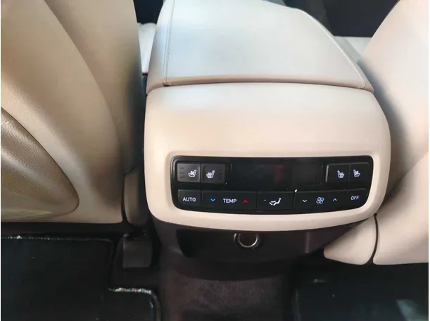 Car image 40