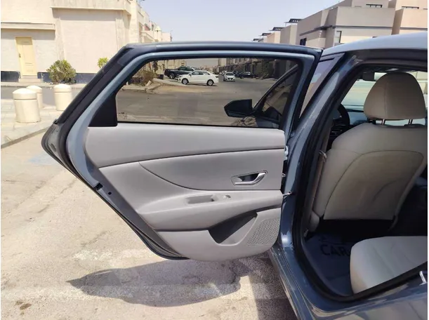 Car image 15
