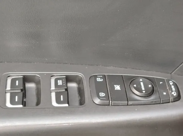 Car image 28