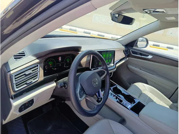 Car image 12