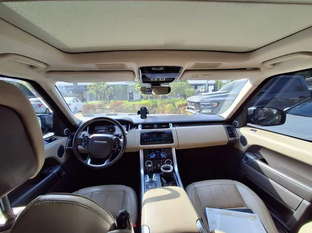 Car image 18