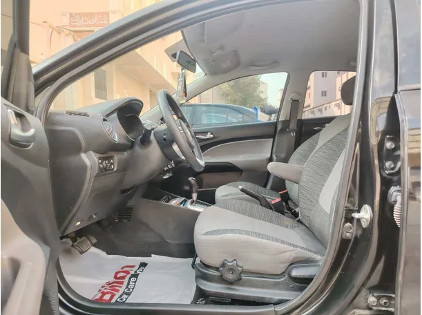 Car image 14