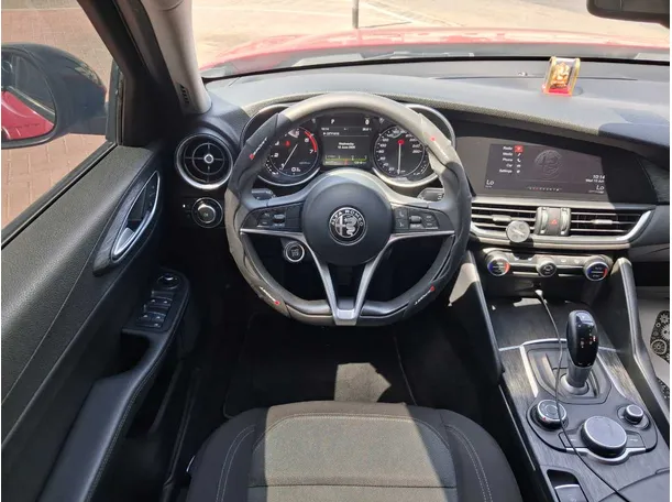 Car image 18