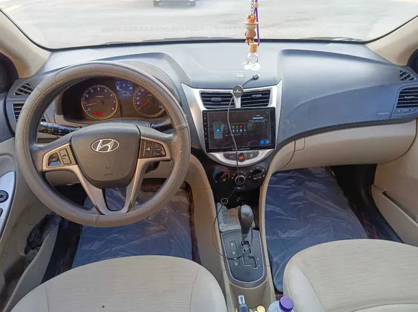 Car image 17