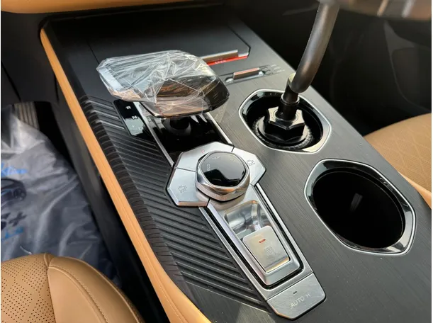 Car image 19