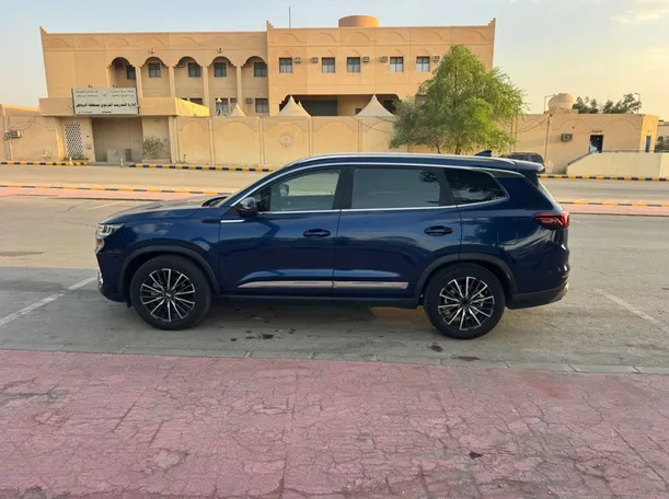 Car image 8