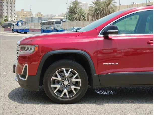 Car image 9