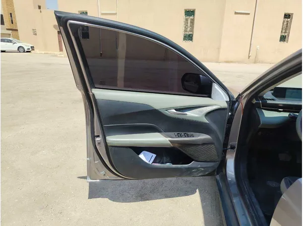 Car image 11