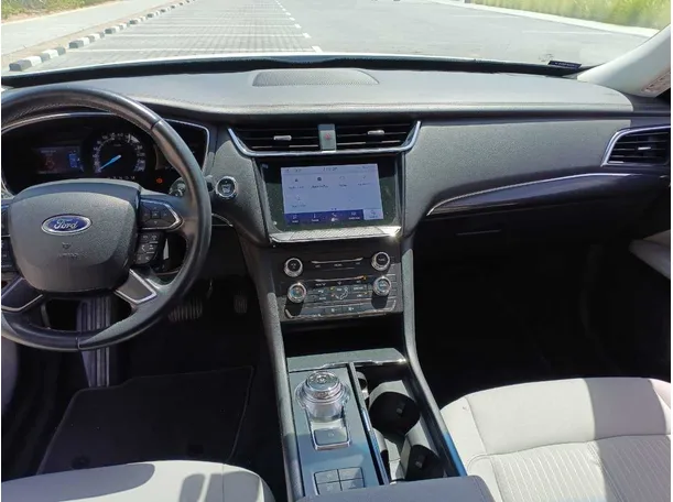 Car image 14
