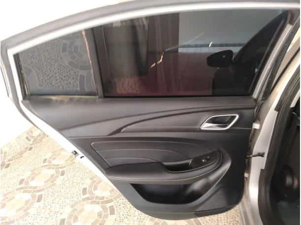 Car image 17