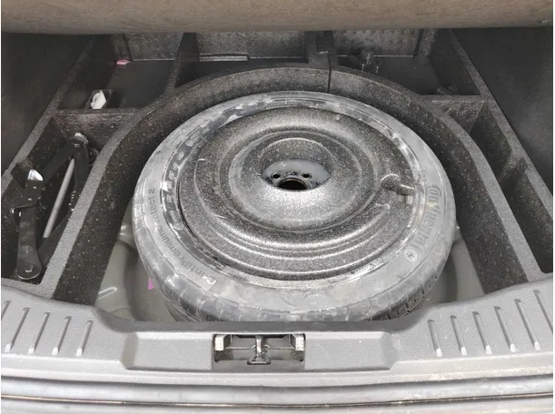 Car image 27