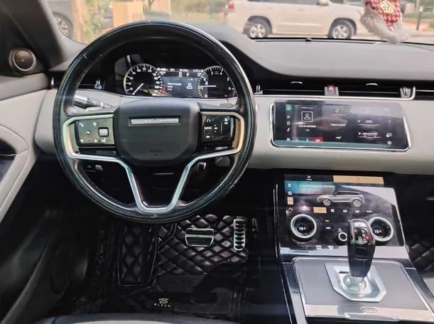 Car image 19