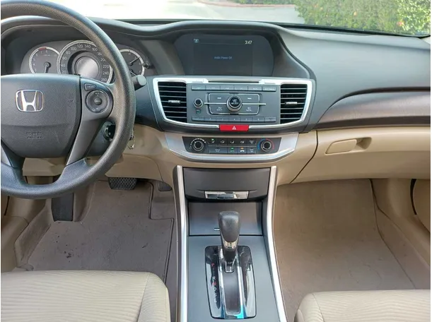 Car image 16