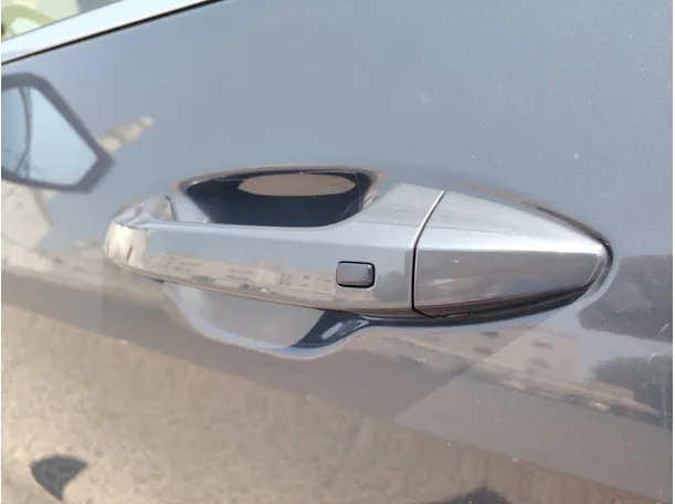 Car image 30