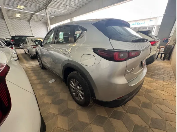 Car image 4