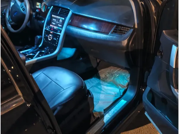 Car image 9