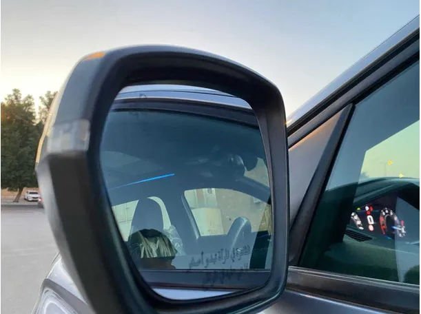 Car image 27