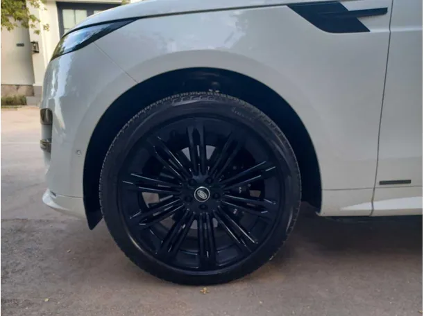 Car image 9