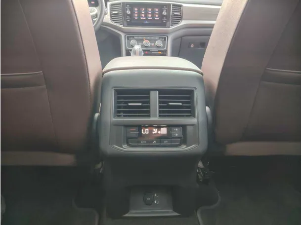 Car image 32