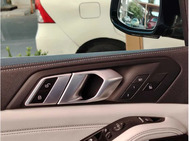Car image 35