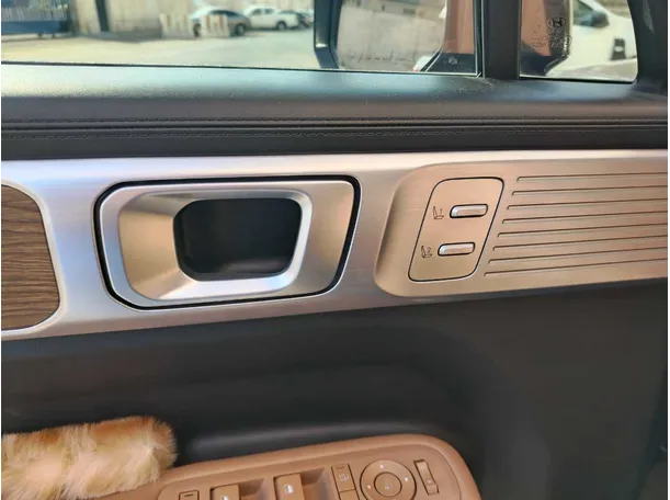 Car image 36