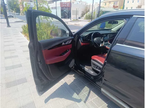 Car image 12