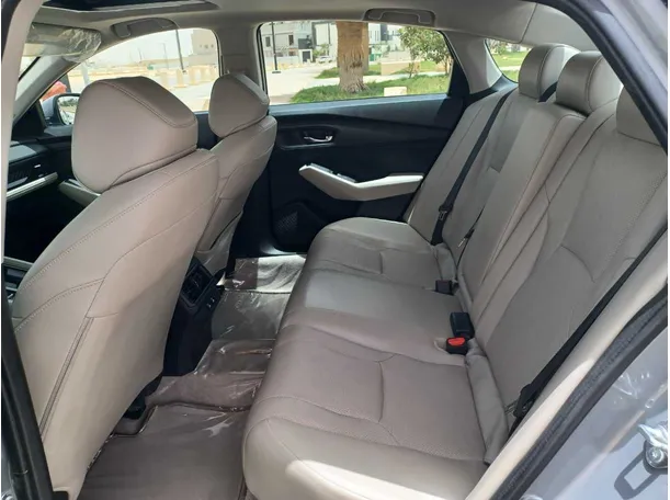 Car image 16