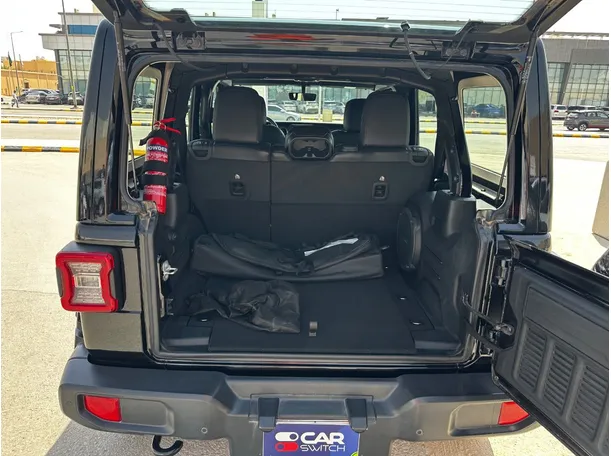 Car image 23