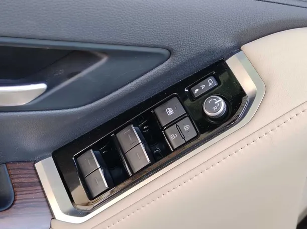 Car image 35