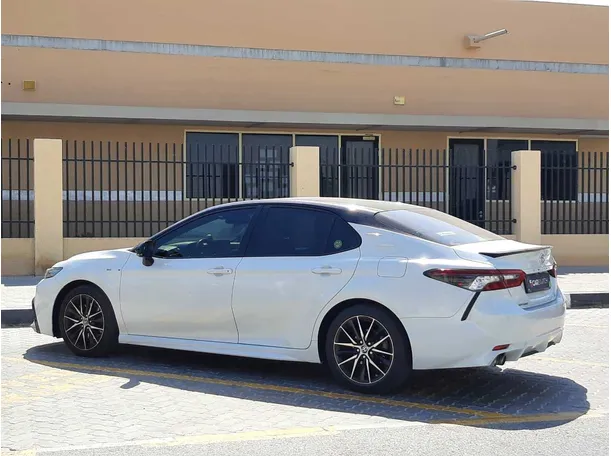 Car image 7
