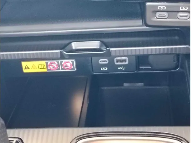 Car image 30