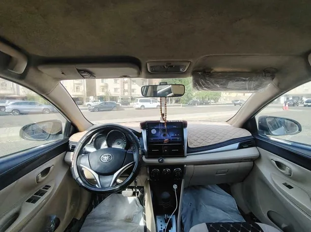 Car image 17