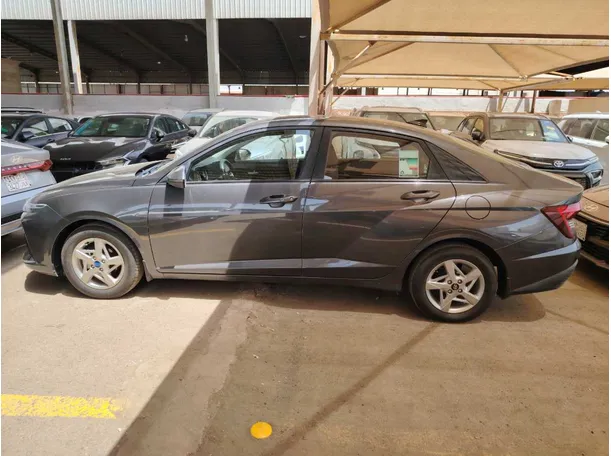 Car image 8