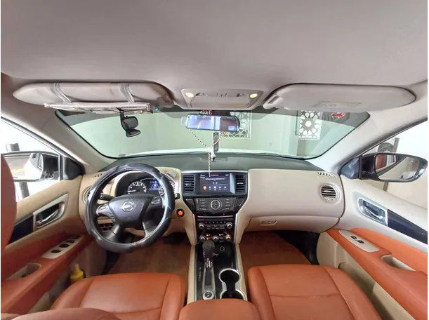 Car image 14