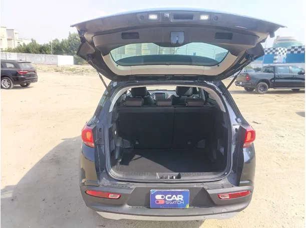 Car image 27