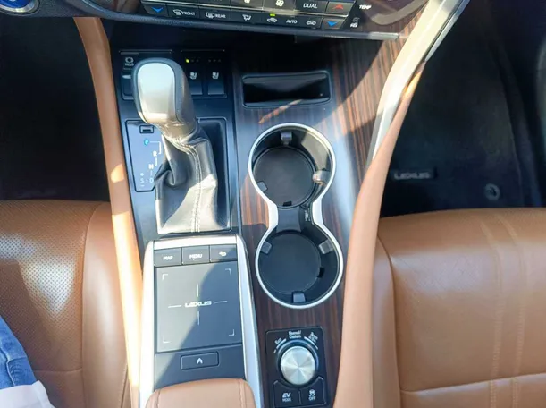 Car image 26