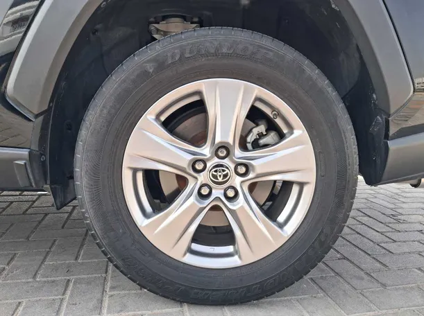 Car image 10