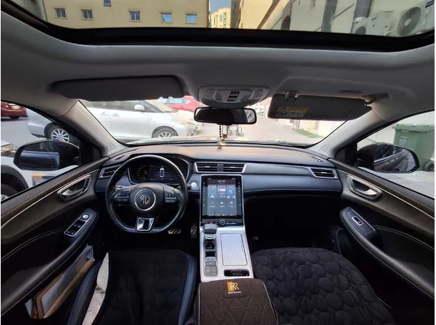 Car image 14