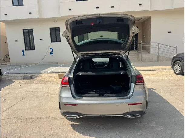 Car image 19