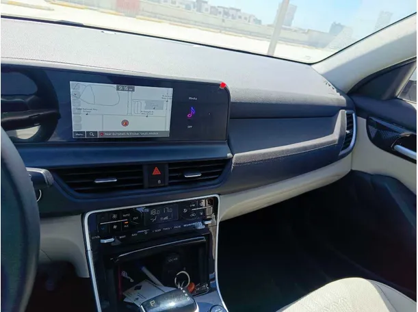 Car image 24