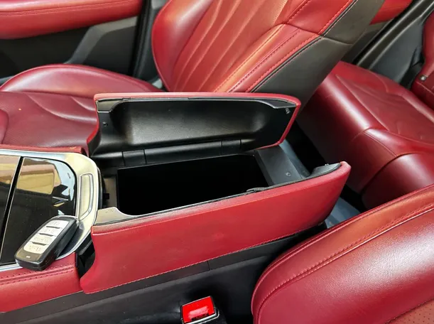 Car image 25