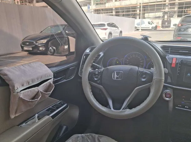 Car image 17