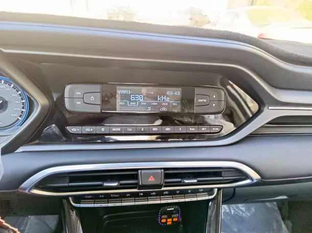 Car image 24