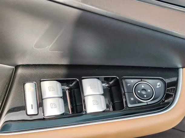Car image 35