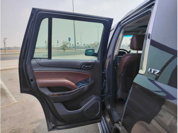 Car image 15