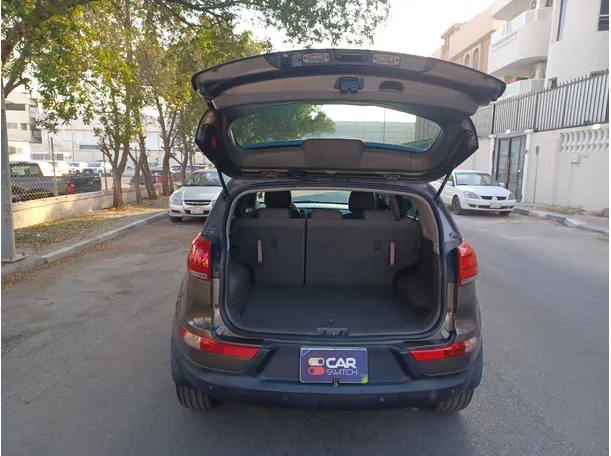 Car image 19