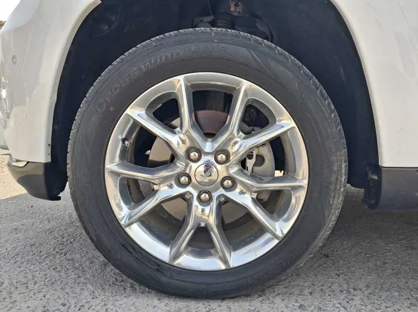 Car image 9
